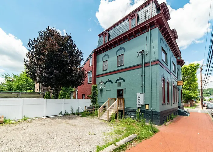 Walk To Acrisure - Parking - Location - Groupstay Pittsburgh
