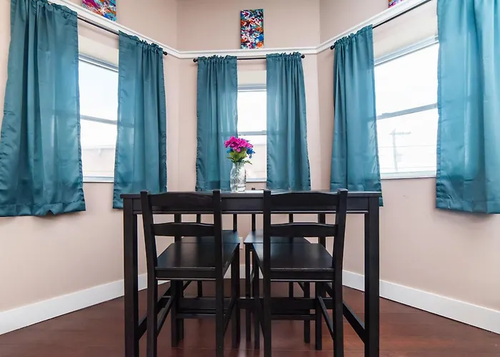 Apartment Walk To Acrisure - Parking - Location - Groupstay