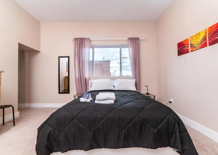 Walk To Acrisure - Parking - Location - Groupstay Apartment Pittsburgh